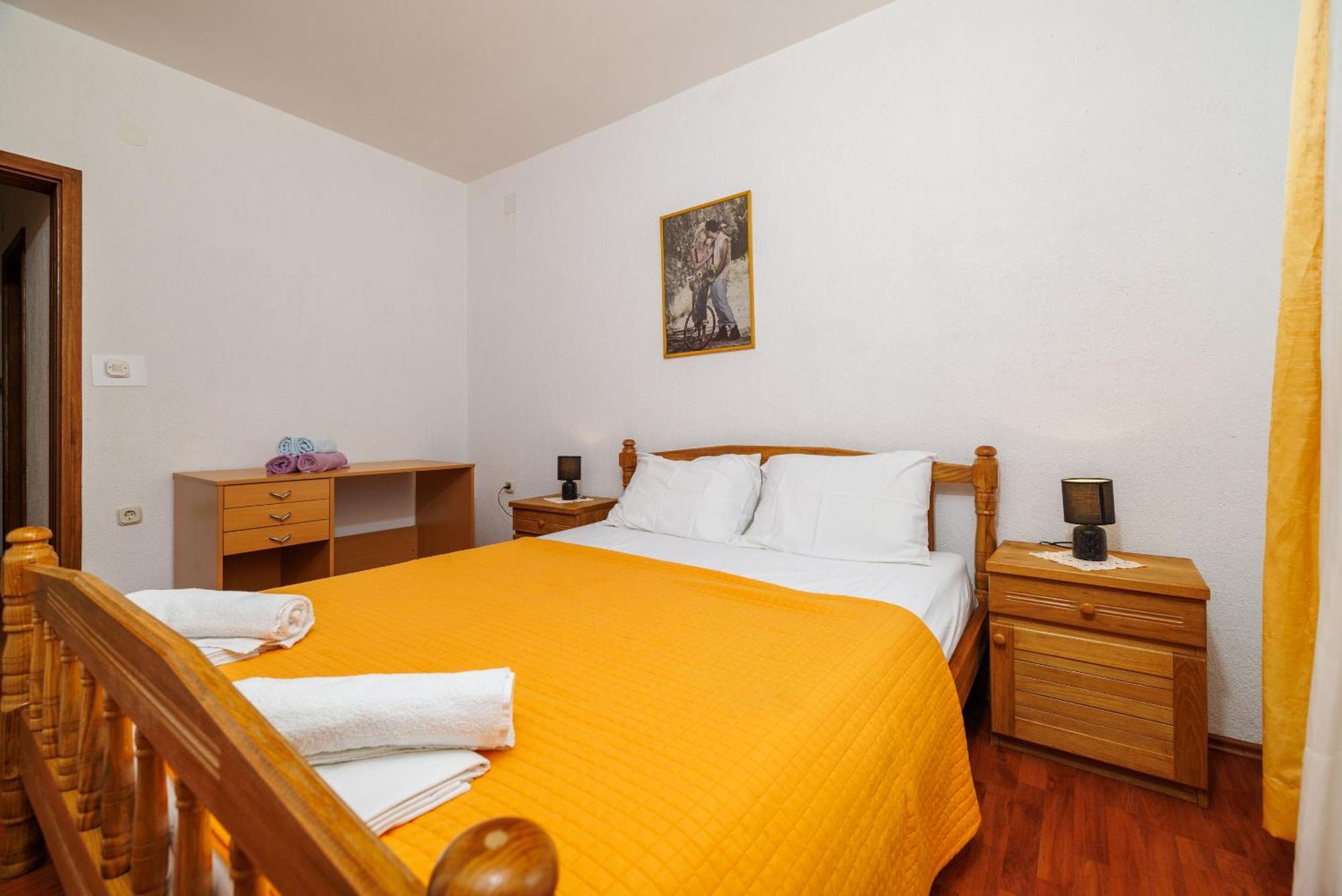 Apartments Mirela Karlobag Extérieur photo