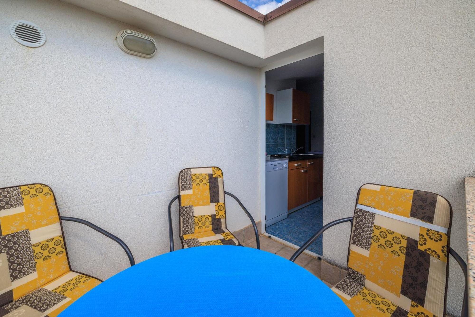 Apartments Mirela Karlobag Extérieur photo