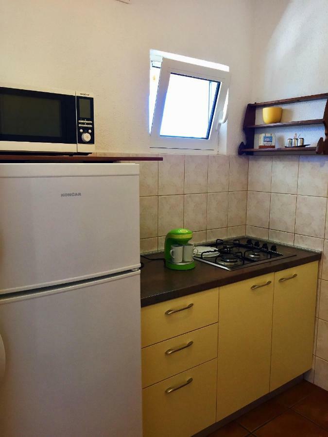 Apartments Mirela Karlobag Extérieur photo