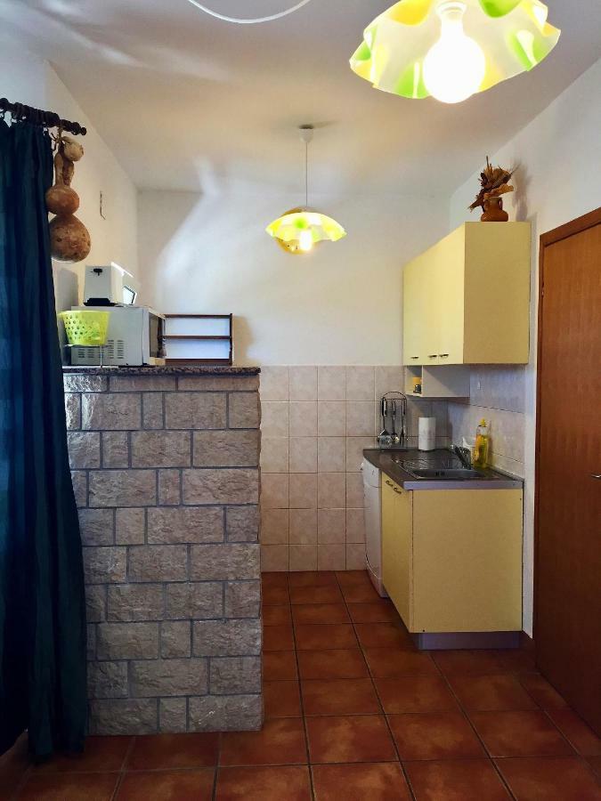 Apartments Mirela Karlobag Extérieur photo