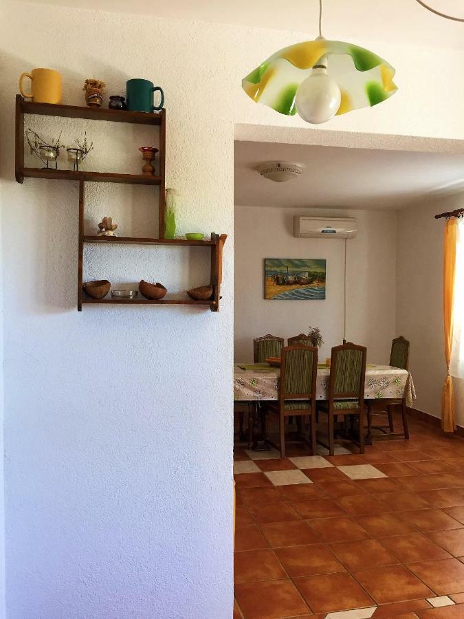 Apartments Mirela Karlobag Extérieur photo
