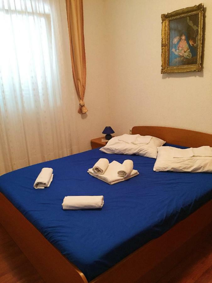Apartments Mirela Karlobag Extérieur photo